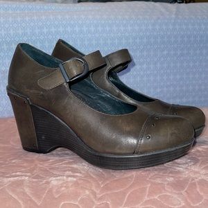 Euro 39 US 8.5 Dansko Mary Jane wedges grey/brown